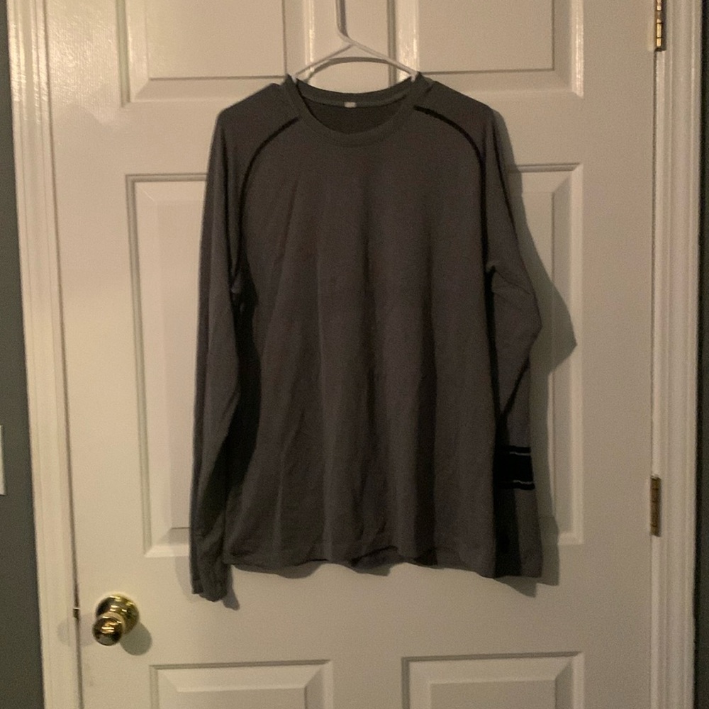 Lululemon man size, large, long sleeve shirt, in great condition